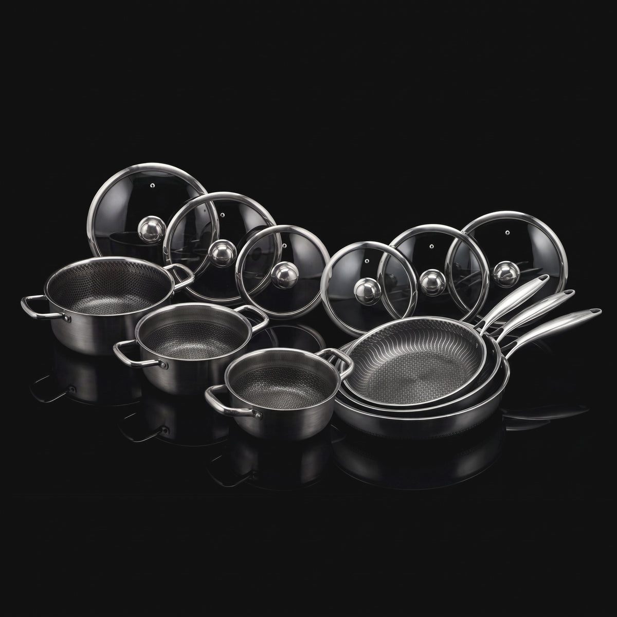 Kuro™ 12-osaline komplekt: kolm potti ja kolm panni kaantega